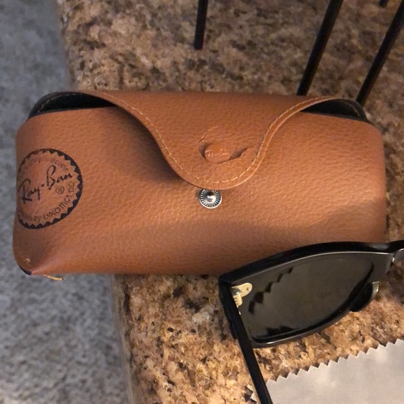 Ray-ban Wayfarer with Case - Picture 10 of 10